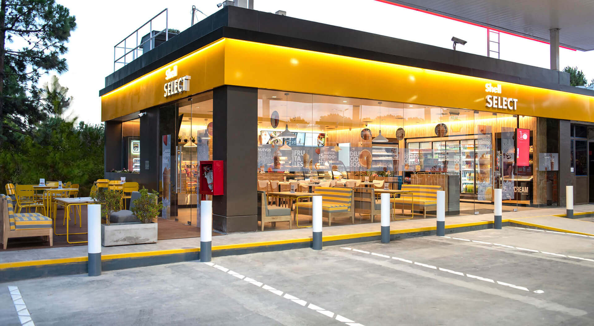 Trending Shell Select Convenience Store Benchmark, Creative Petrol Forecourt Brand, Innovative Interior Design, Graphic Communications, Argentina - CampbellRigg Agency