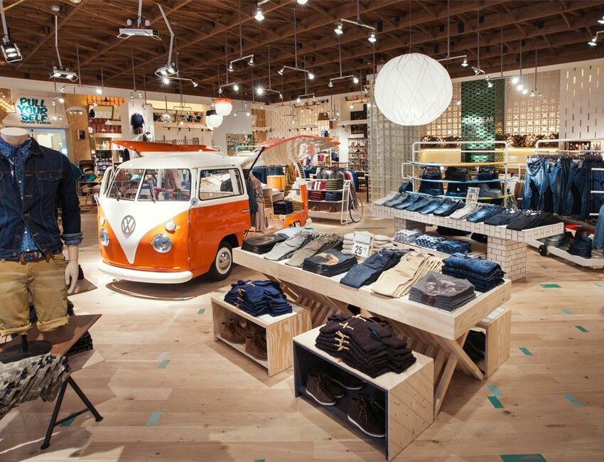 Pull&Bear store design and the future of fashion. Five new trends in retail fashion merchandising.